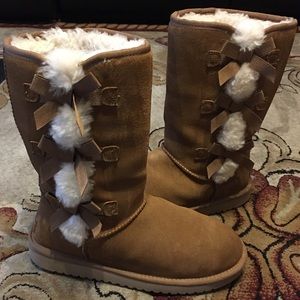 “Koolaburra by UGG” short bow boots.
